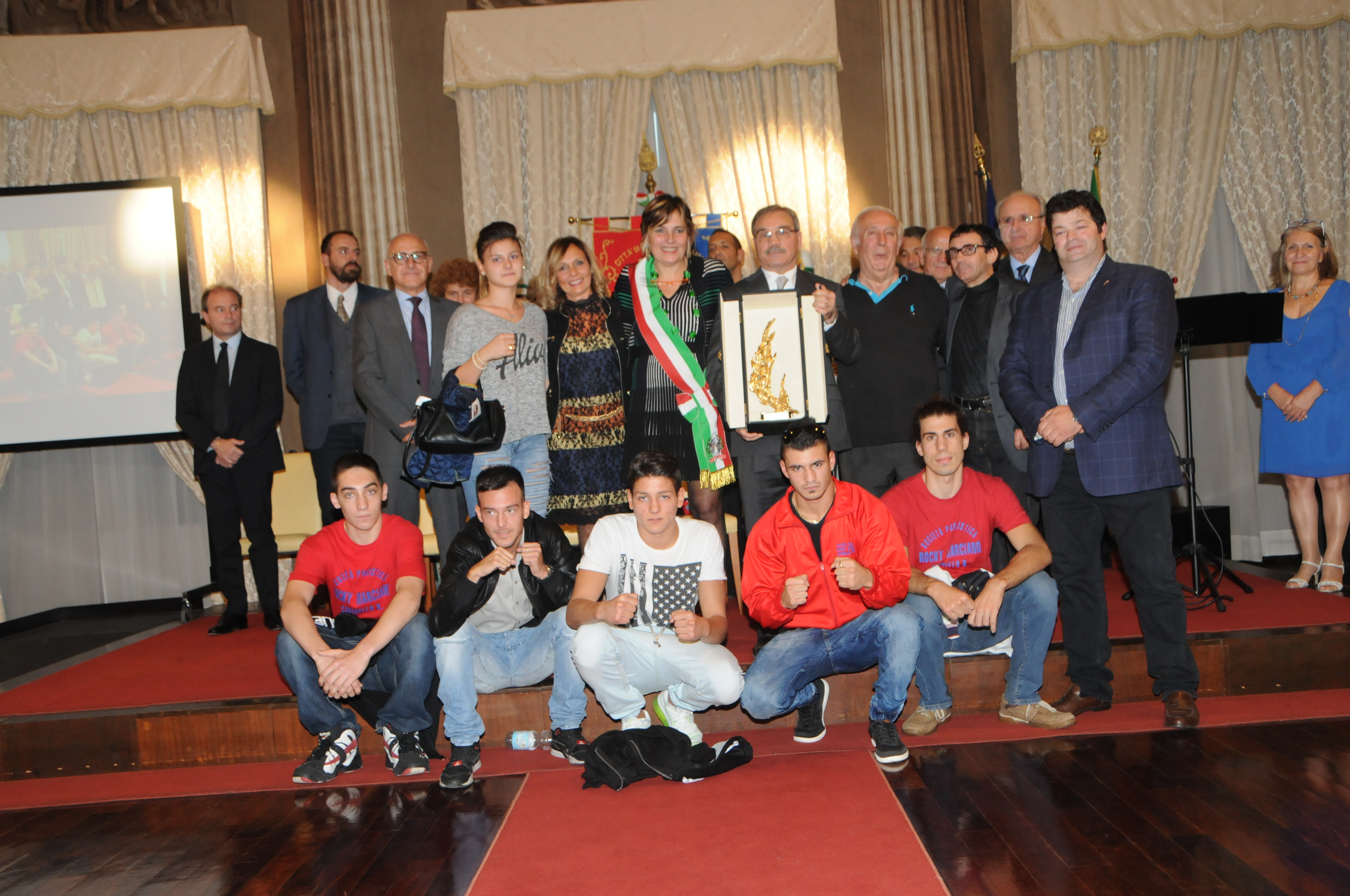 Biagio Pierri con alcuni ragazzi dell’associazione Rocky Marciano Biagio Pierri con alcuni ragazzi dell’associazione Rocky Marciano