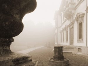 Nebbia in Villa Ghirlanda 