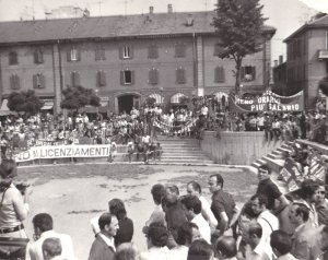 Manifestazione in piazza Gramsci, Cinisello Balsamo (Archivio C.D.S.)