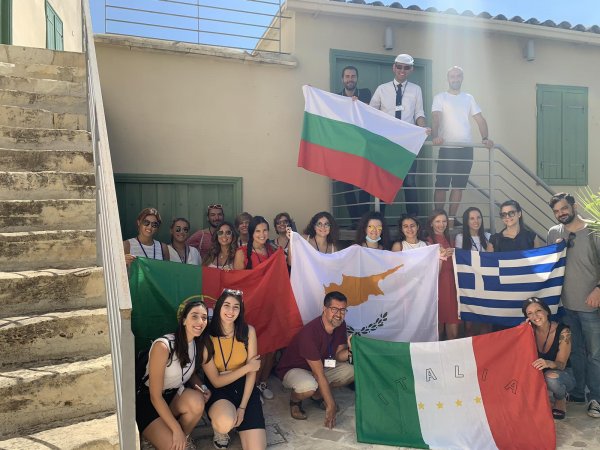 Foto di gruppo del primo meeting a Cipro