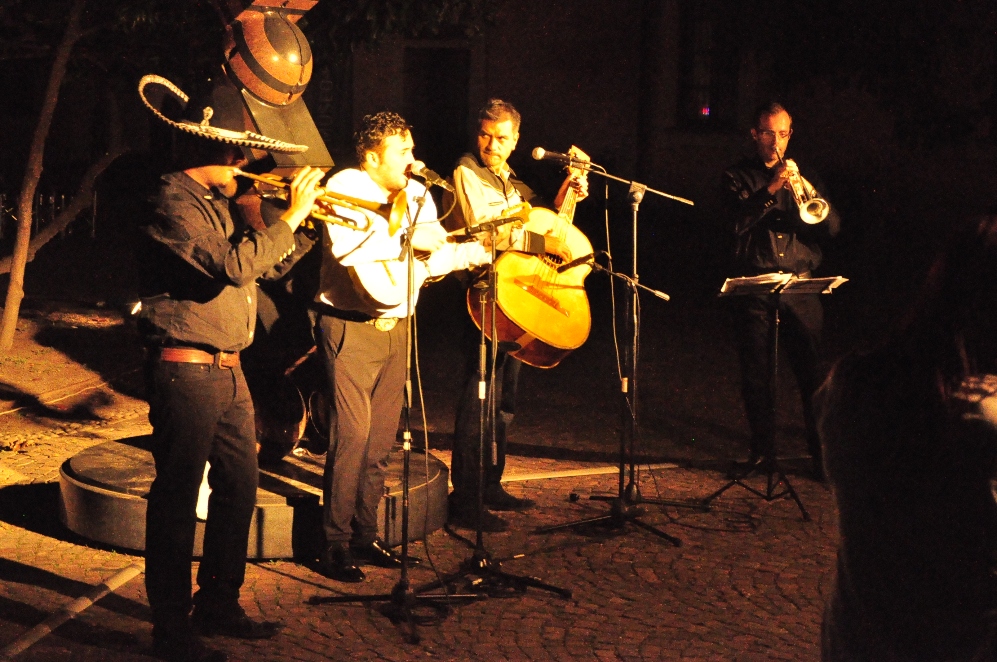 Cortile d’Ingresso - Mariachi Messicani