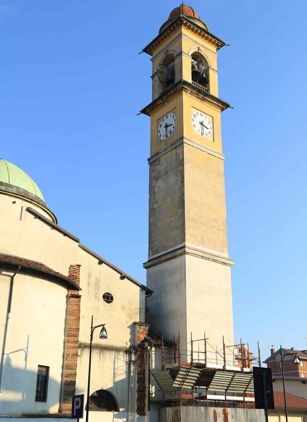 Il campanile del Santuario di S. Martino. Foto di Renato Ferri