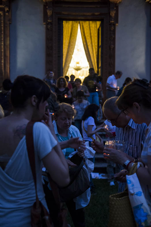 Distribuzione dei lumini (Margherita Magni)
