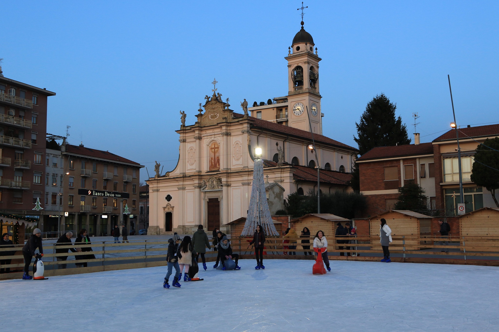 Aspettando il Natale in piazza Gramsci. Foto di Renato Ferri