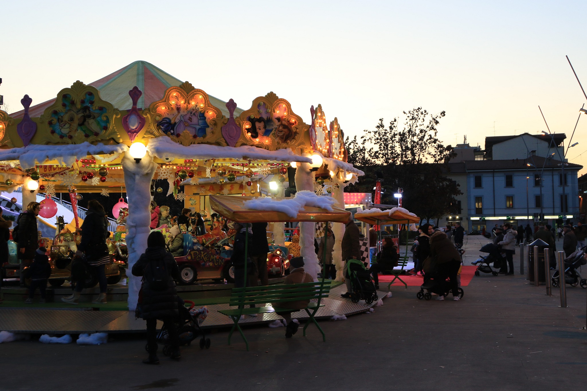 Aspettando il Natale in piazza Gramsci. Foto di Renato Ferri