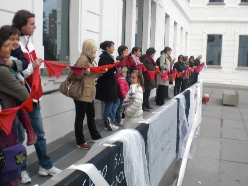 Centro Il Pertini, 25 novembre 2012, Giornata Internazionale per l’eliminazione della violenza contro le donne. Flash mob 