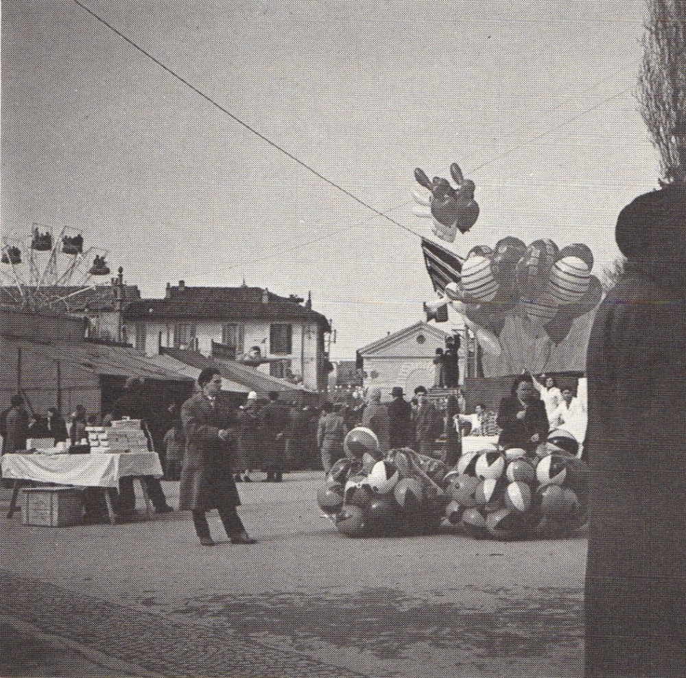 Piazza Gramsci, giostre e bancarelle