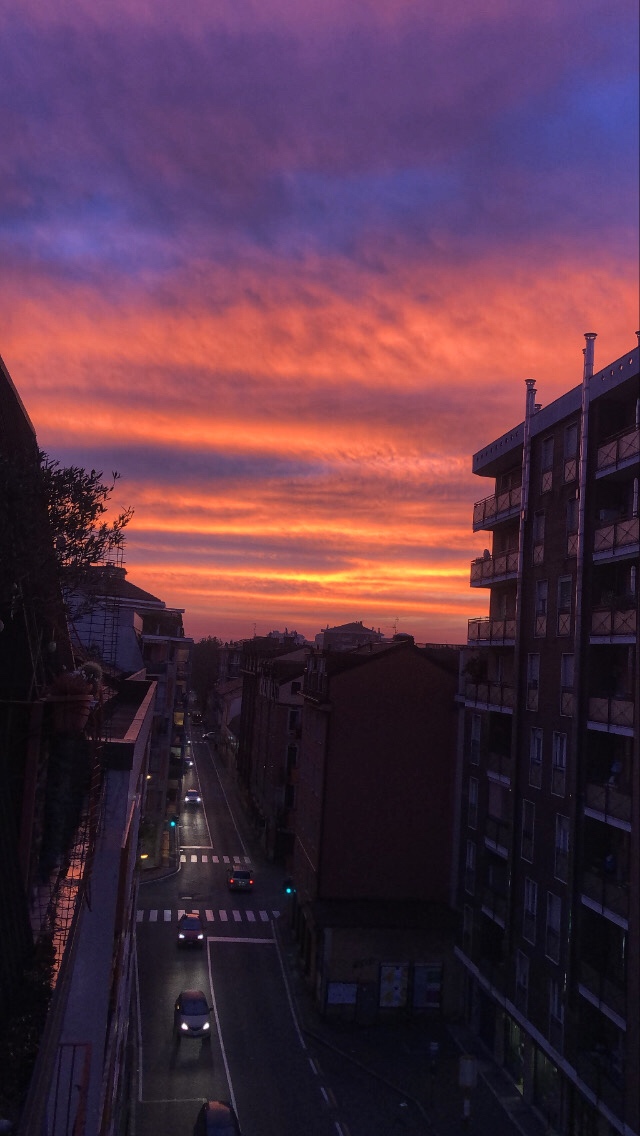 L’alba di un giorno d’autunno. Il buongiorno si vede dal mattino. Foto di Lù Di Vara