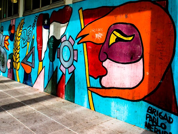 Il dipinto murale si trova sulla parte del Palazzo comunale di via XXV Aprile 4