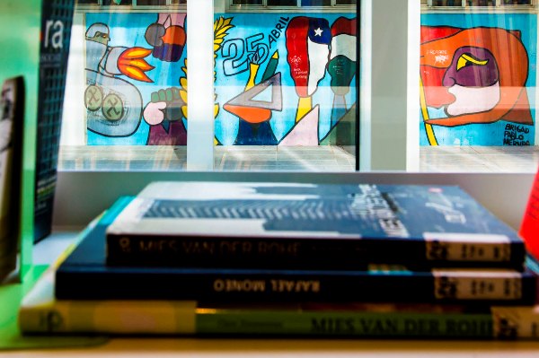 Il dipinto murale visto dal Pertini