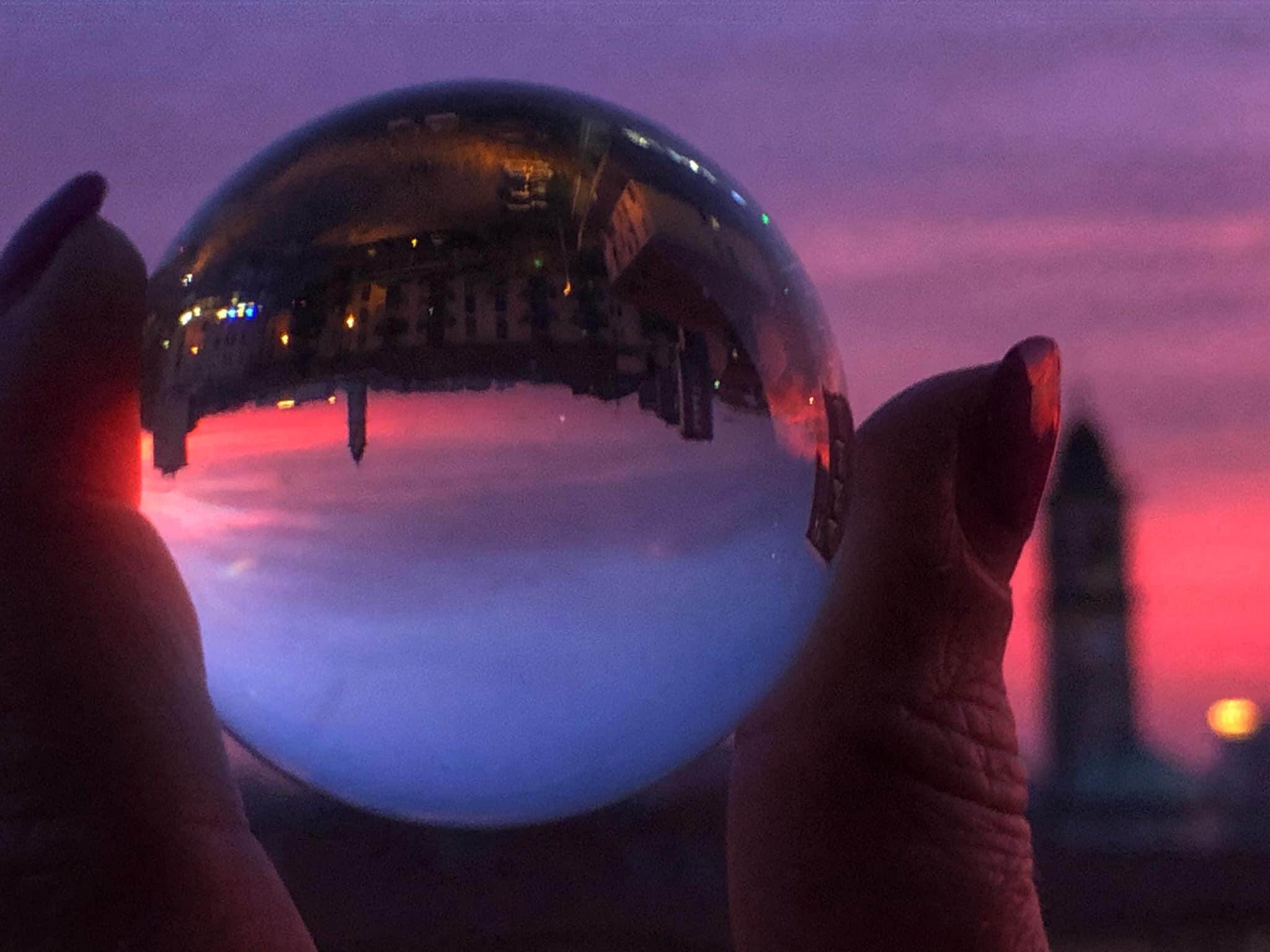 Ritorneremo presto fuori da questa bolla. Caro mondo, ne hai superate tante: vincerai ancora. Foto di Lù Di Vara