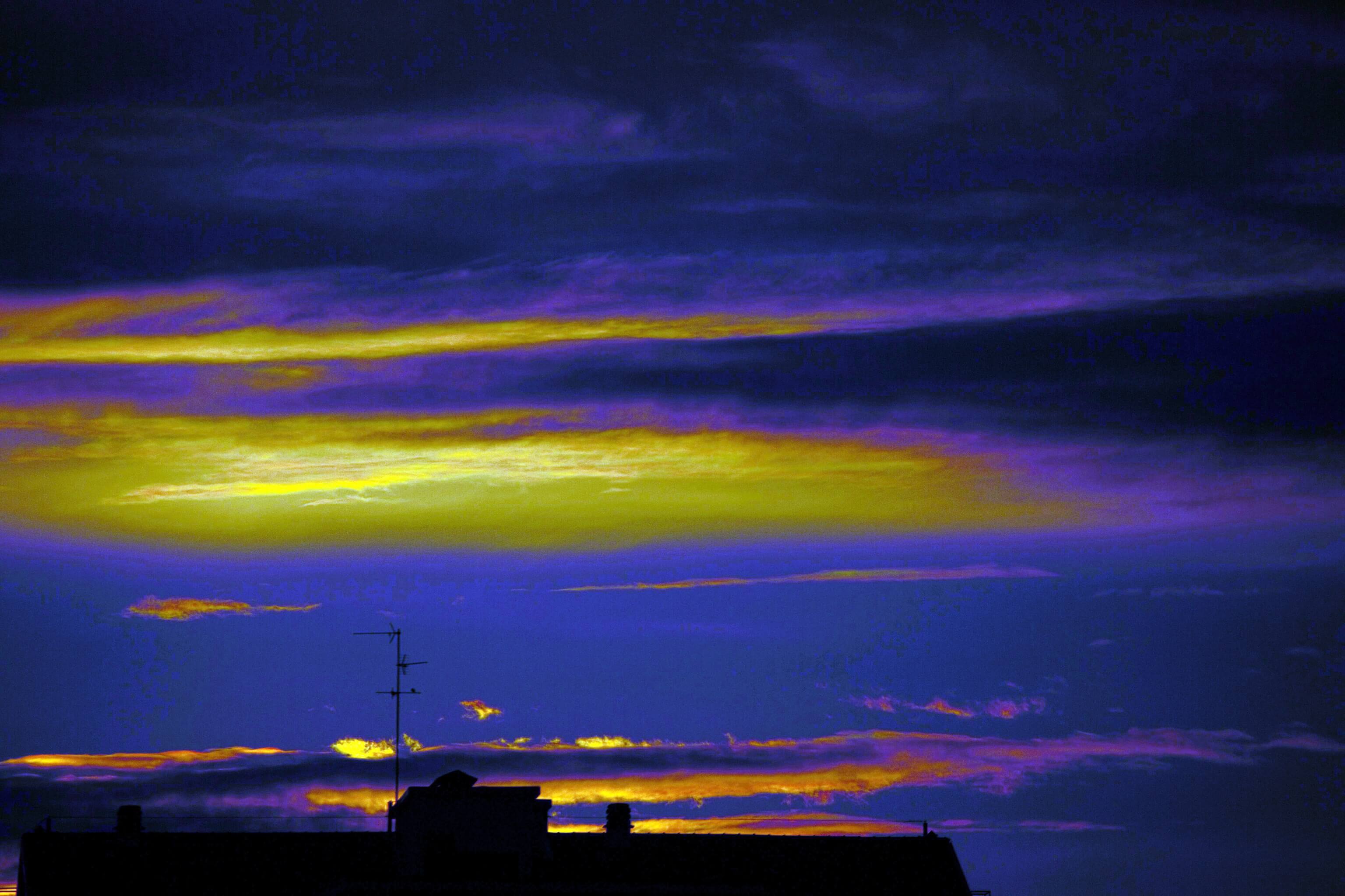 #iorestoacasa. Io resto a casa e scruto il cielo. Foto di Renato Ferri