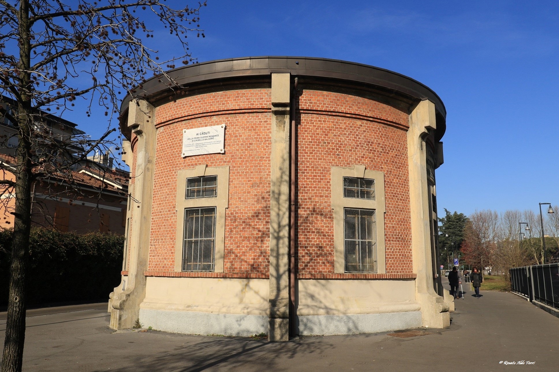 Acquedotto - dedicato ai caduti della Prima Guerra Mondiale di Cinisello Balsamo. Foto di Renato Ferri