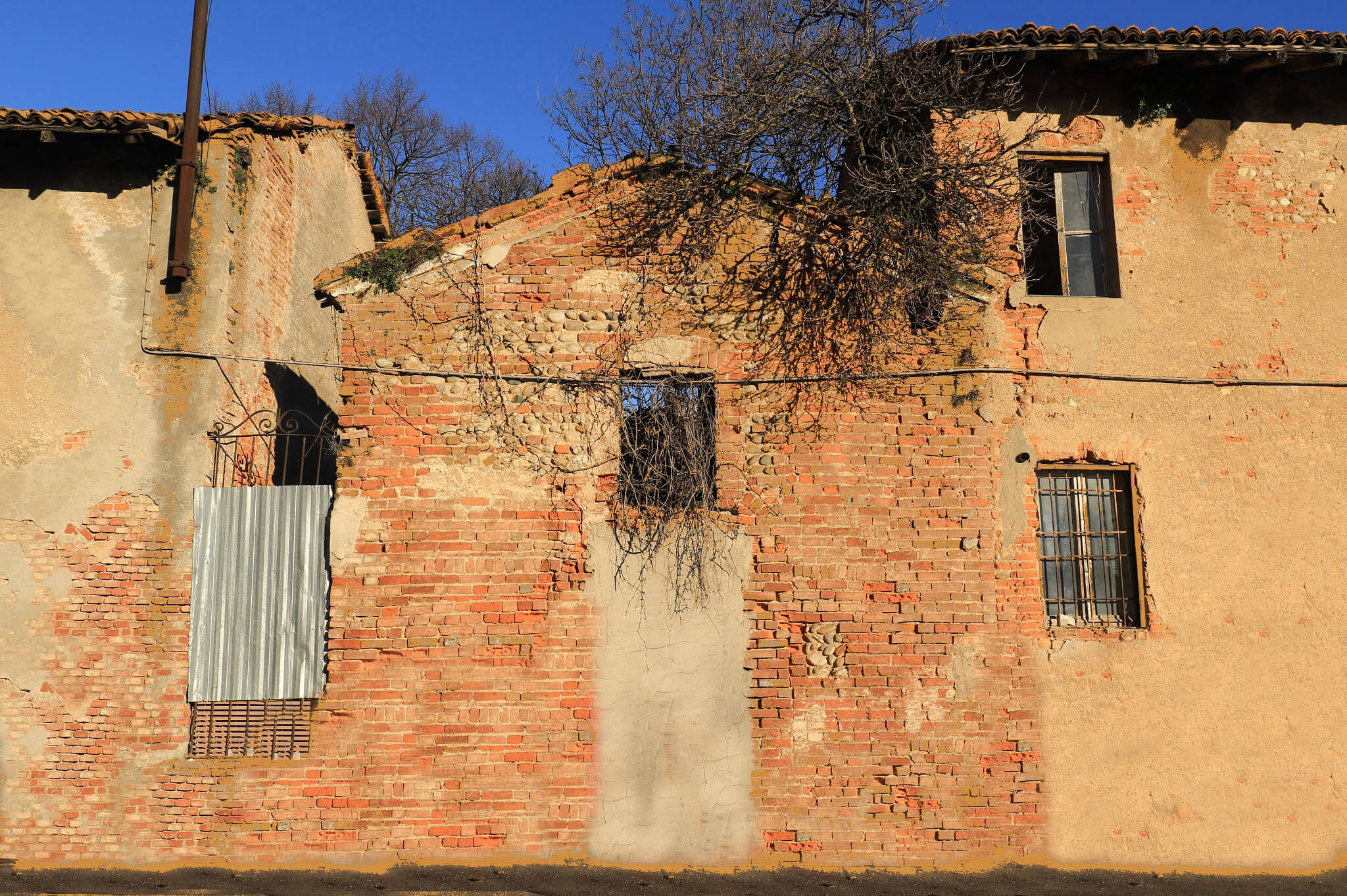 Cascina Cornaggia - l’Oratorio di santa Maria. Foto di Renato Ferri