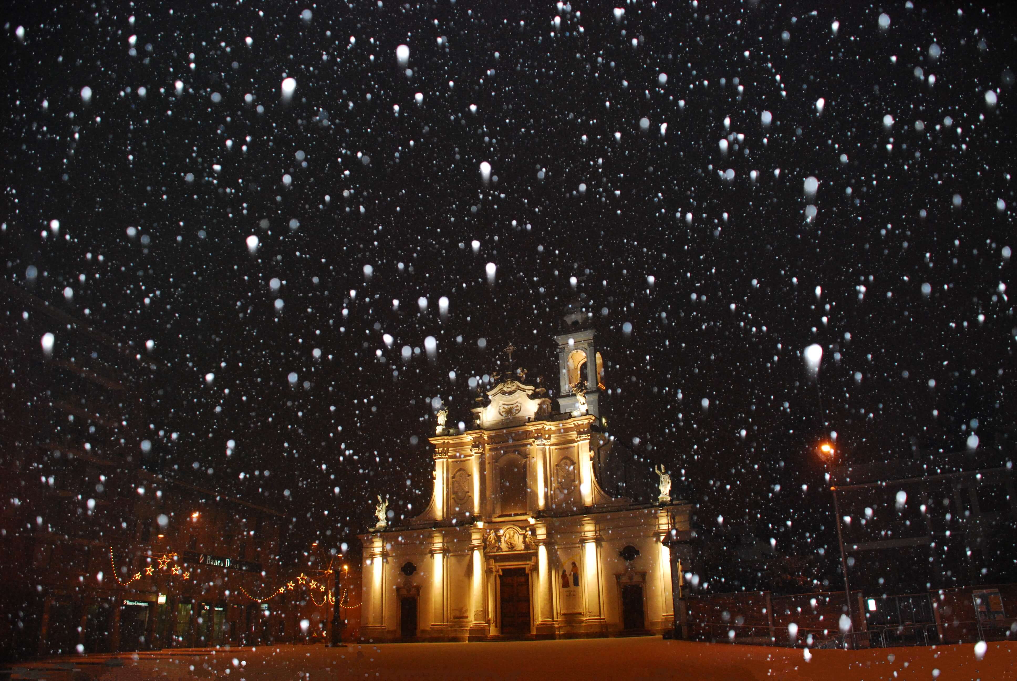 Piazza Gramsci. Nevicata notturna. Foto di Dino Fumi