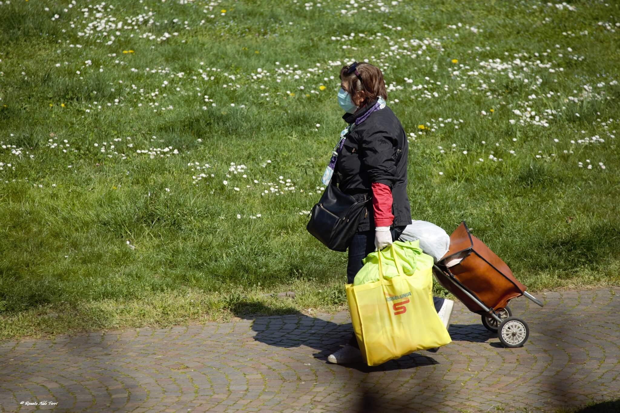 Vita ai tempi del Coronavirus. Ogni persona vive emozioni diverse. Foto di Renato Ferri