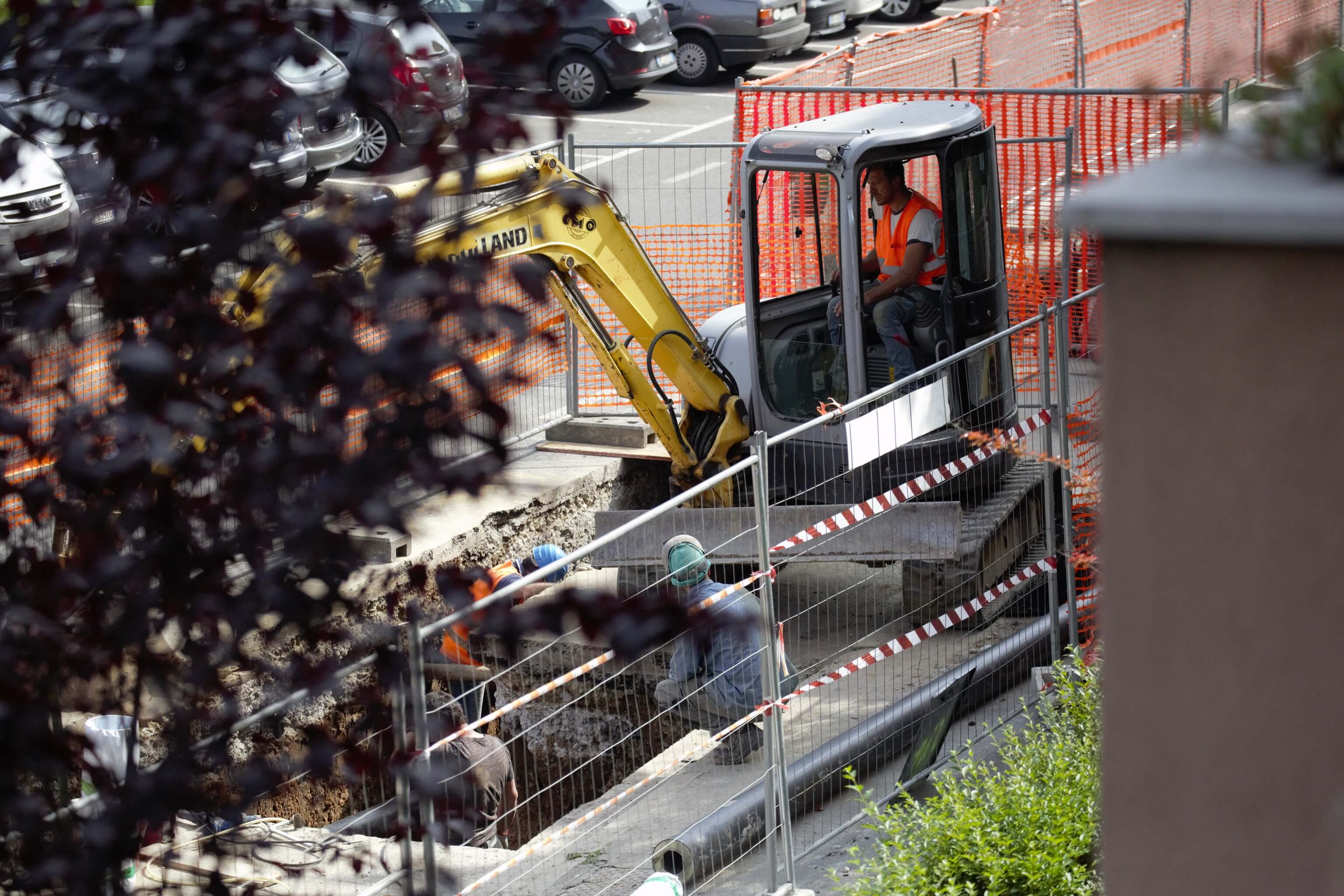 Men at work. Foto di Renato Ferri