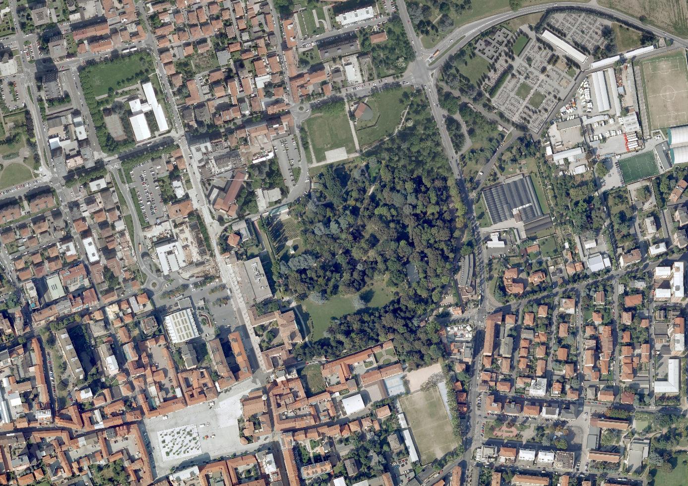 Foto villa Ghirlanda Silva e giardino.