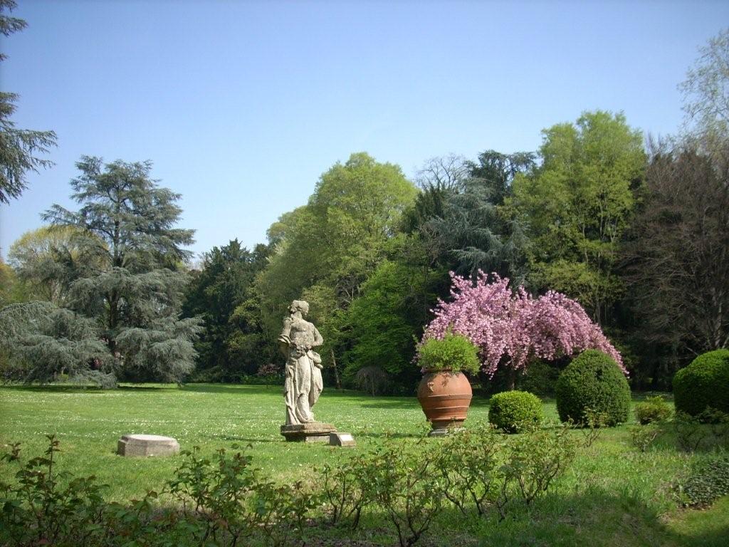 Giardino di Villa Ghirlanda Silva - veduta dal pratone centrale-