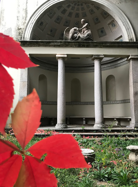 Esedra della salute-parco di villa Ghirlanda Silva-