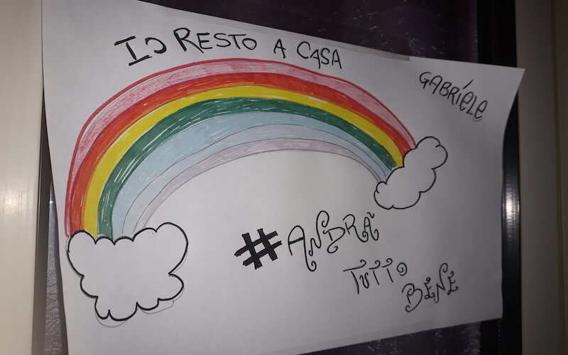 Io resto a casa. Noi restiamo a casa… così quando potremo uscire sarà tutto più bello. Foto di Martina, Cristian e Gabriele Catanzaro 