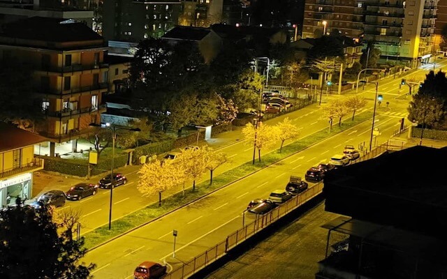 La fioritura Lincoln. Una notte di primavera di primavera della mia città. Foto di Michele Delle Fontane 