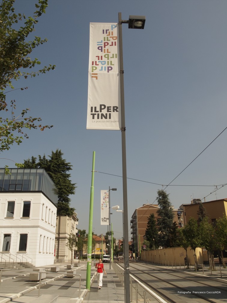 Lato est - stendardi