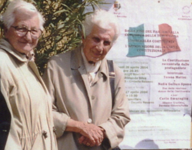 2004, Cinisello Balsamo, Teresa Mattei con la partigiana Rachele Sala