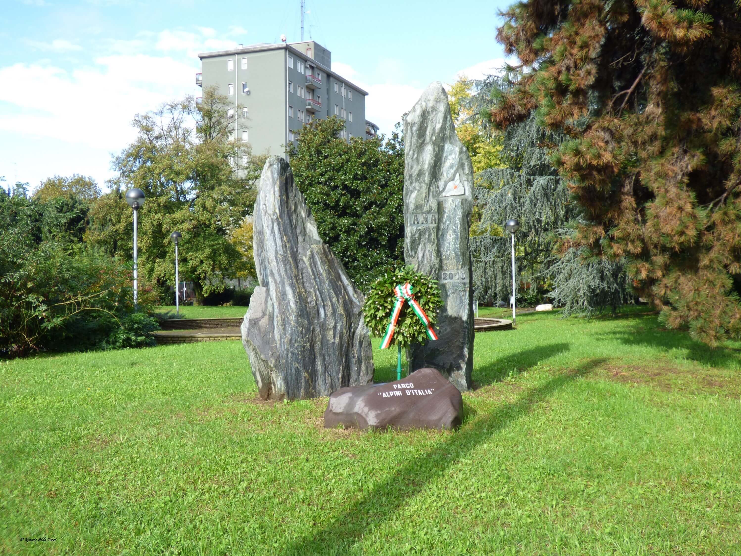 Monumento agli alpini. Foto di Renato Ferri