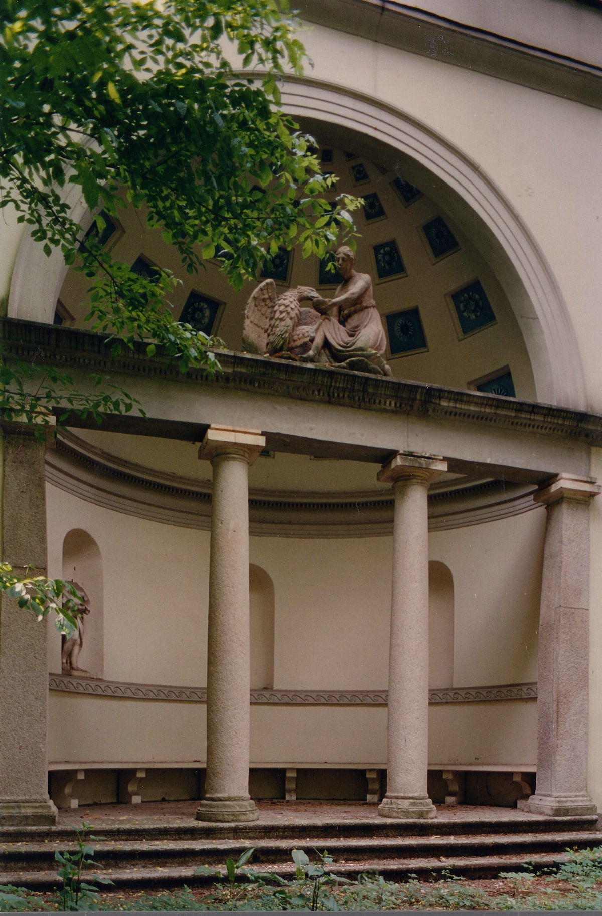 Parco di villa Ghirlanda Silva -Esedra della salute-