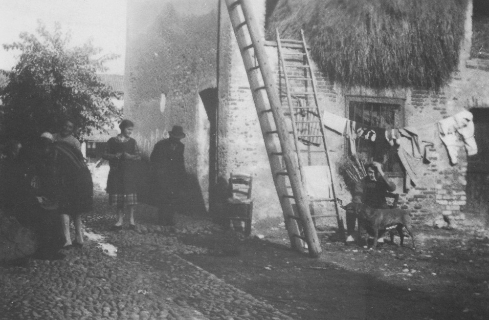 Balsamo, via San Martino, strettoia di collegamento tra la Cort del Vedriee e la Cort del Peltree