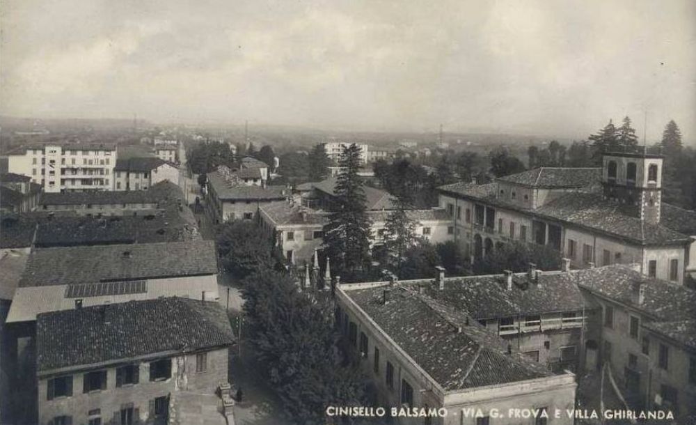 Cinisello, via Frova. A sinistra, in primo piano, la Cort de la Valsapera, a seguire la Corte di Villa De Ponti e, in fondo, la Cort dell’E.C.A. A destra, in primo piano, Villa Ghirlanda Silva, a seguire la Cort Noeuva