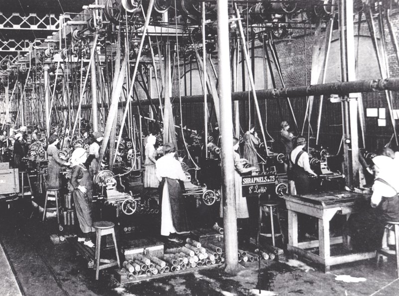 1915, donne in fabbrica, Breda (Archivio C.D.S.) 