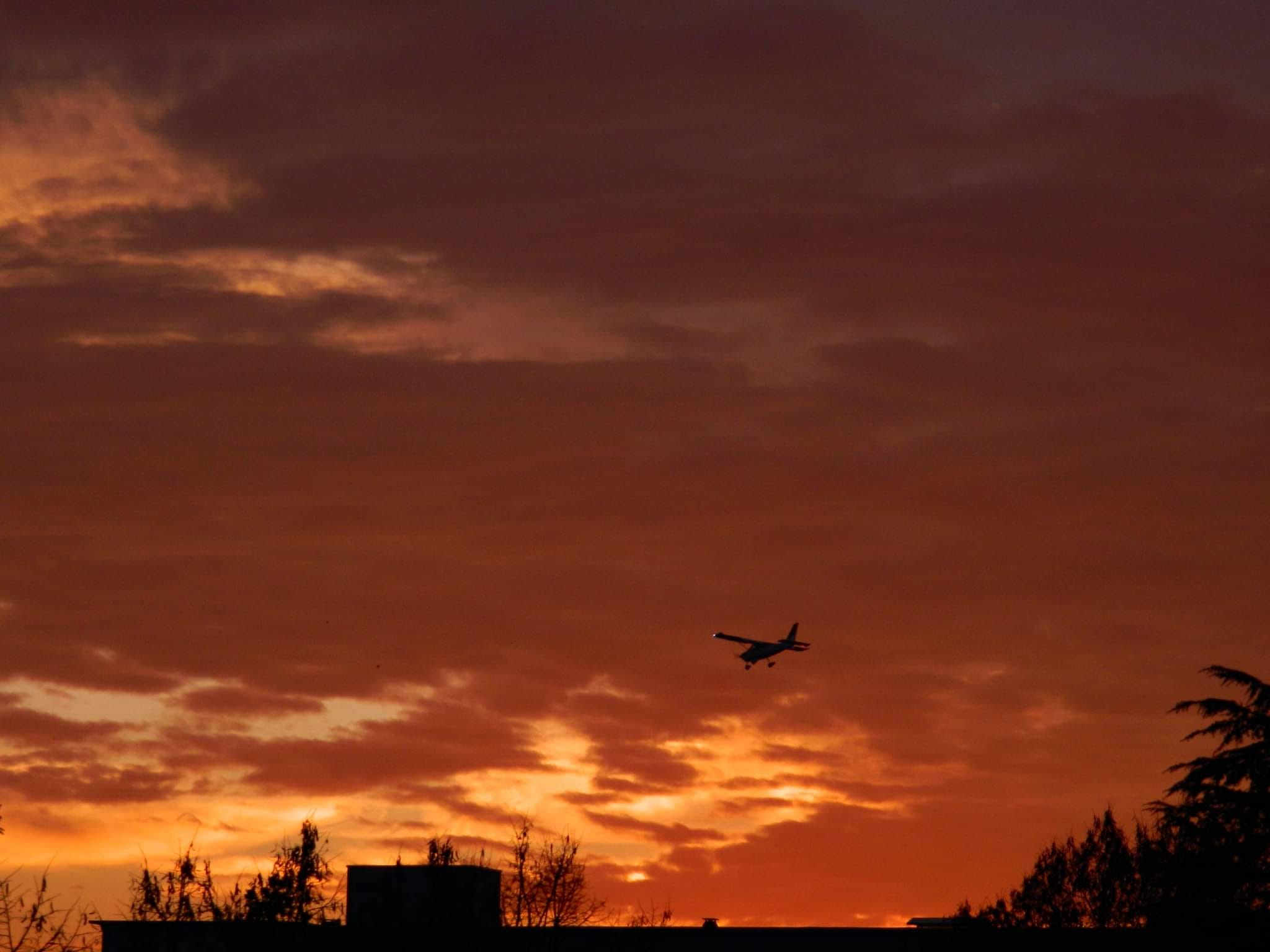 Attraversando il rosso del tramonto - Foto di Graziano Libera