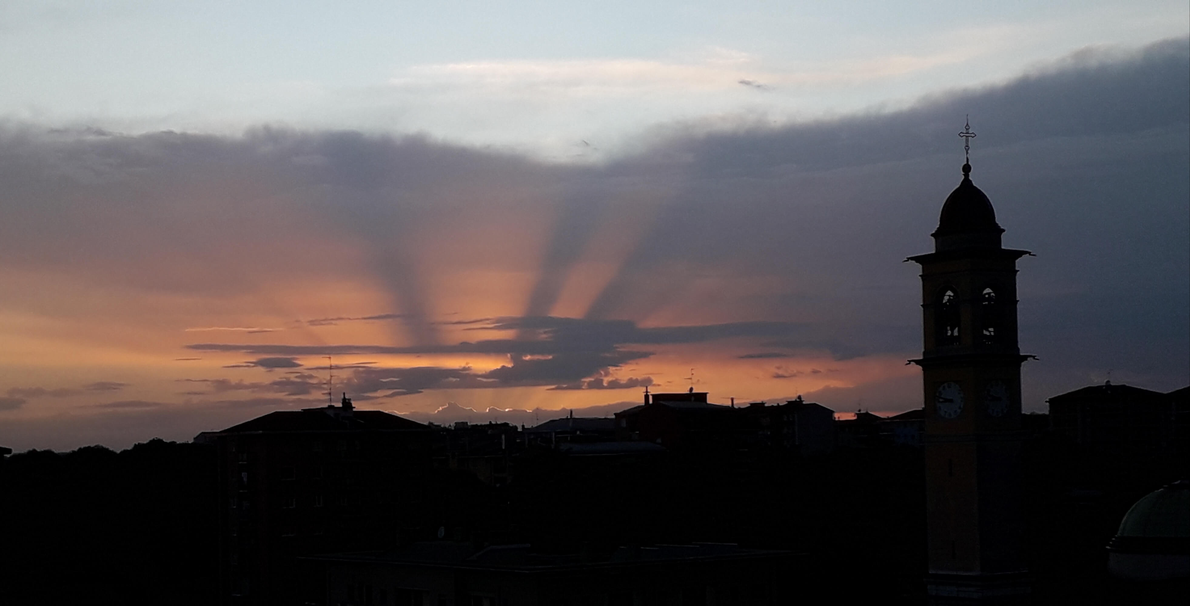 Tramonto campanile di Balsamo. Foto di Clementina Oriani